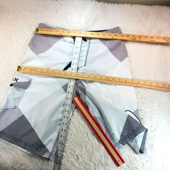 Hurley Mens 28 Boardshort White Black Grey Geometric Print. NWOT................ - Picture 5 of 8